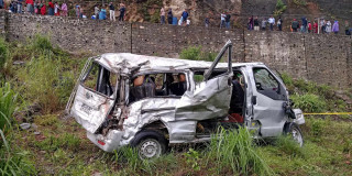 काठमाडौँबाट पोखरा गएको माइक्रो दुर्घटना, ३ जनाको मृत्यु