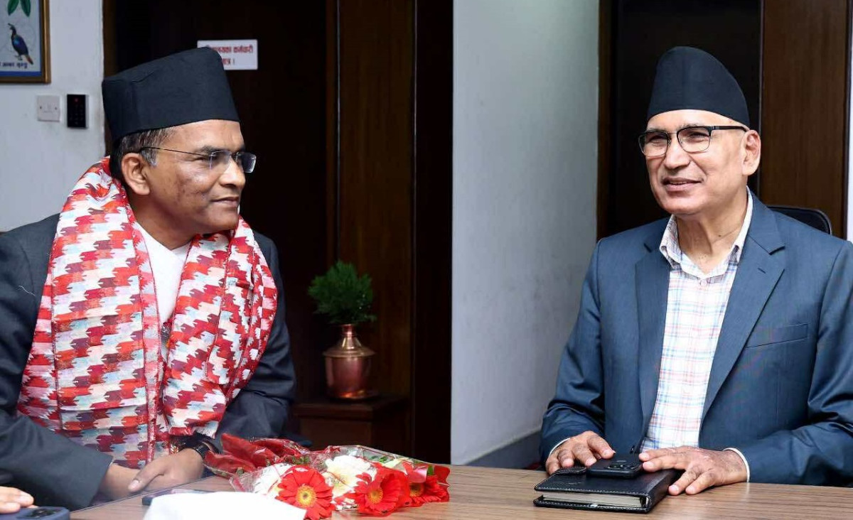 अर्थमन्त्री र नवनियुक्त गभर्नर पौडेलबीच भेट, के भयो कुराकानी ?