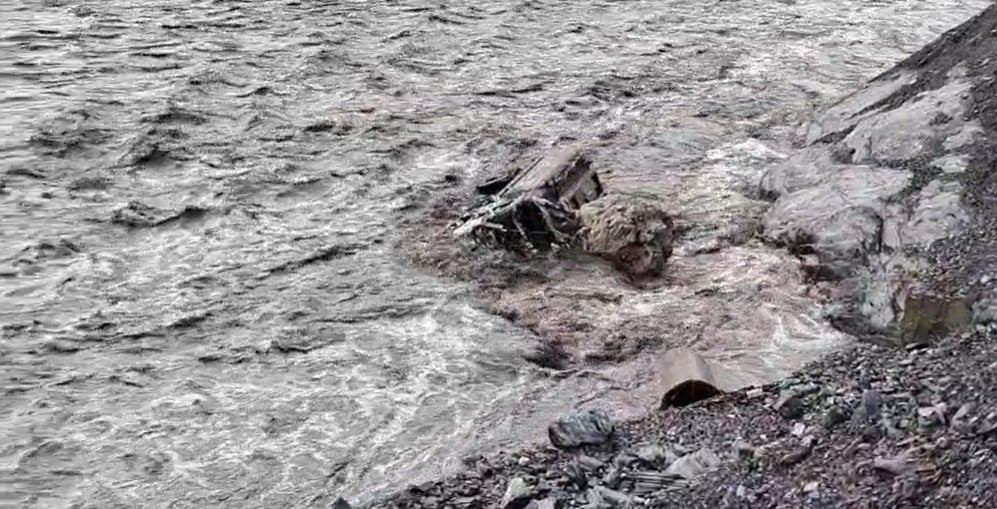 बागमतीले बगायो तेलको ट्यांकर र ट्रक