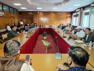 यातायात व्यवसायी र  सरकारबिचको वार्ता निष्कर्षविहीन,  भोलि  बस्ने गरी बैठक स्थगित