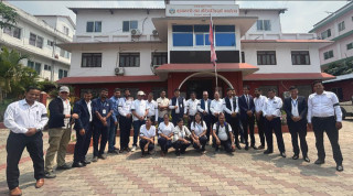निजामती कर्मचारीहरूले कालोपट्टी बाँधेर थाले देशव्यापी आन्दोलन