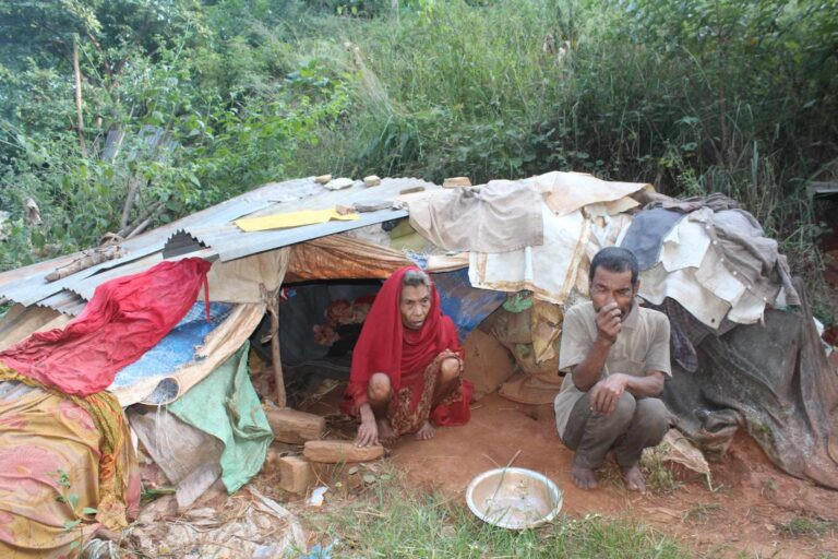 ६४ वर्षदेखि  दलित परिवारको छाप्रोमै बास, पैसा बुझाएको जग्गा पनि साहुले बेचेर हिँडे