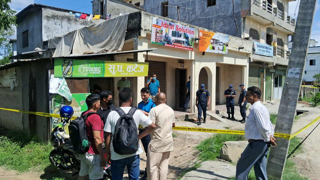 बाहिरबाट ताल्चा  लगाएको कोठाभित्र युवतीको शव भेटियो