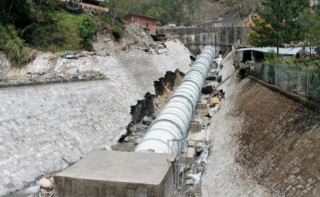 बाढीले विद्युत् आयोजनाको पावर हाउस बगायो