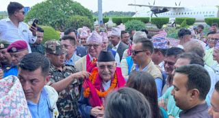 प्रधानमन्त्री ओली लालपुर्जा बाँड्न पुगे गृहजिल्ला झापा