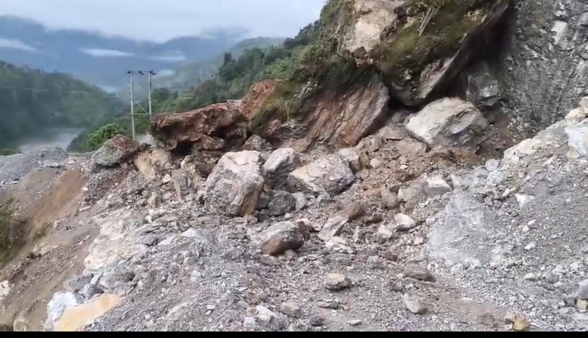 गुल्मीको कालिगण्डकी करिडोर फेरि पनि पूर्णरूपमा अवरुद्ध,  दुई स्थानमा पहिरो
