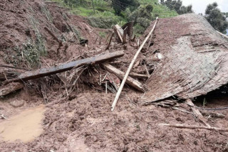 रोल्पामा पहिरोले घर सहित गोठ पुरिँदा २ जनाको मृत्यु