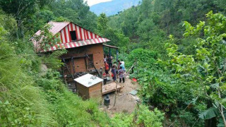 शुक्रबार साँझ अटो चढेर ग्वालटारबाट घर छेउसम्म पुगेमा थिए बेपत्ता परिवारका सदस्य