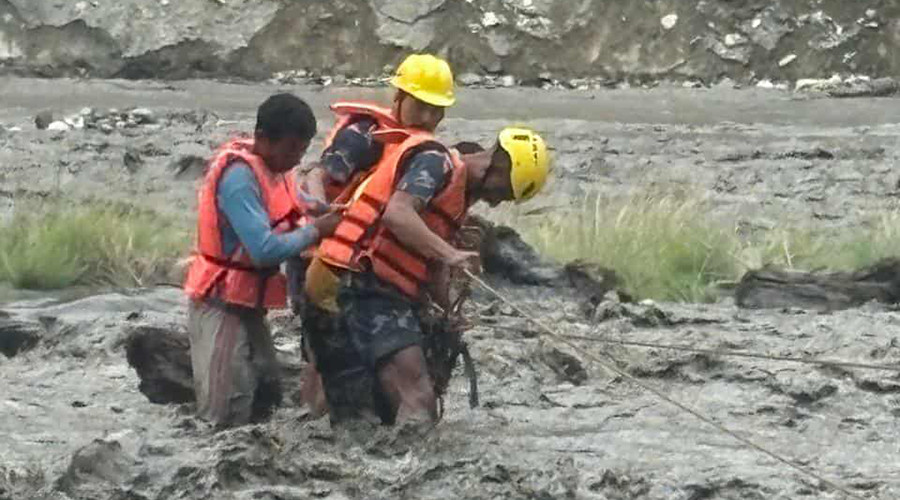 भेरी नदीमा फसेका ४ जनाको सकुशल उद्धार