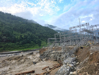 रसुवामा बाढी अपडेट : ५ टहरा र रसुवागढी हाइड्रोको दुई वटा पिकअप बगायो