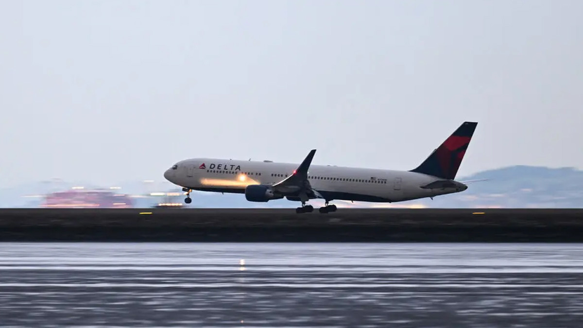 जहाज ल्याण्ड गर्नेबित्तिकै ककपिटबाटै पाइलट पक्राउ