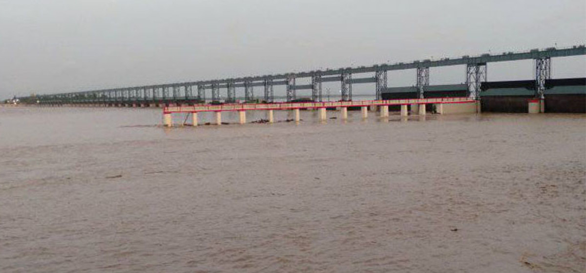 सप्तकोशीमा खतराको संकेत रातो बत्ती बल्यो, २६ वटा ढोका खुला