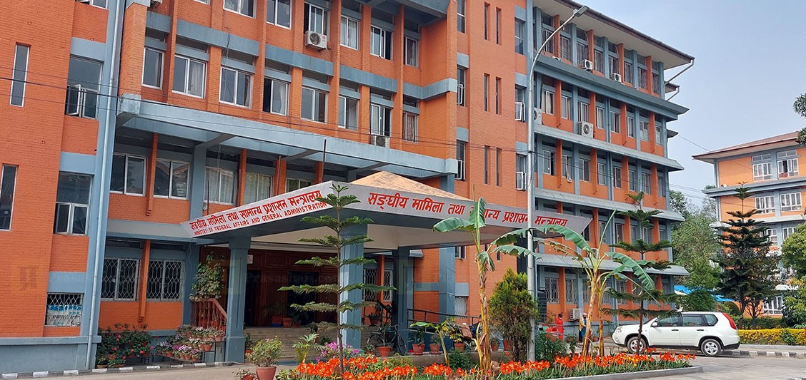 सामान्य प्रशासन मन्त्रालयद्वारा  ३२ जना शाखा अधिकृतको सरुवा (नामावलीसहित )