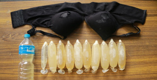 ब्राजिलबाट नेपाल आएकी महिलाको ब्राभित्र कन्डममा प्याक गरेर ल्याएको  २ केजीको कोकिन भेटियो