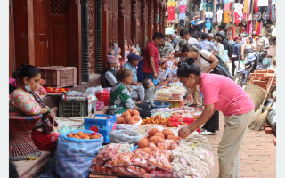 जनैपूणिर्माको लागि आवश्यक सामग्री किन्दै सर्वसाधारण (तस्बिरहरू)