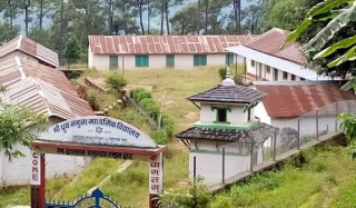 पर्वतका ३१ विद्यालय विद्यार्थीविहीन, रित्ता विद्यालय रुँग्दै शिक्षक र कर्मचारी बुझ्छन् तलब सुविधा