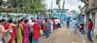 हिंसात्मक झडपपछि एक जनाको मृत्यु, कैलाली कारागारबाहिर कैदीबन्दीका आफन्तको भीड