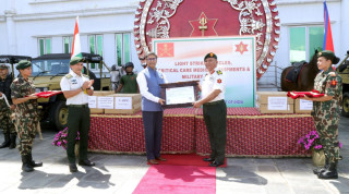 भारतीय सचिव मिस्रीद्वारा नेपाली सेनालाई ६ वटा स्ट्राइकिङ भेइकल र सैनिक घोडा उपहार