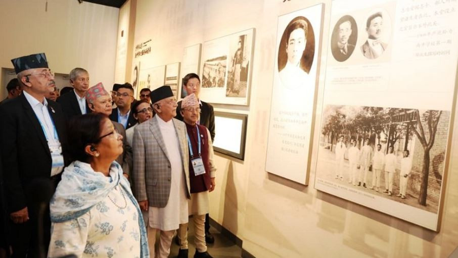 प्रधानमन्त्री ओलीले गरे चाउ सङ्ग्रहालयको अवलोकन