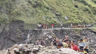 कश्मीरमा पहिरो जाँदा ११ जनाको मृत्यु