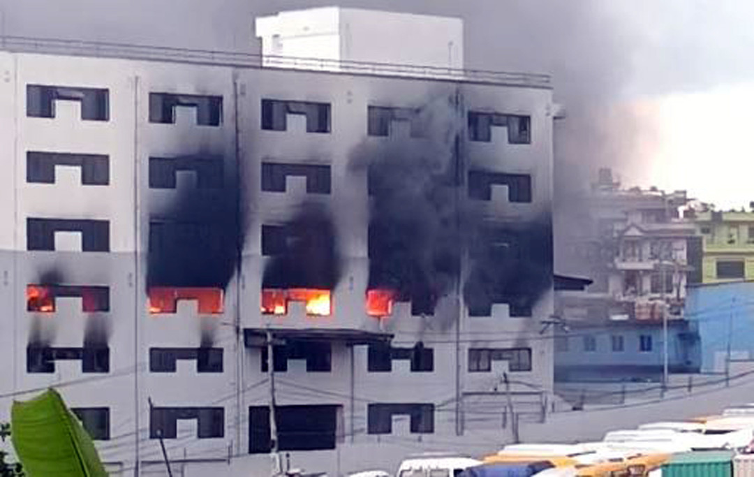 जेनजीले आगजनी गरेको विशाल ग्रुपको गोदाममा  भेटियो शव