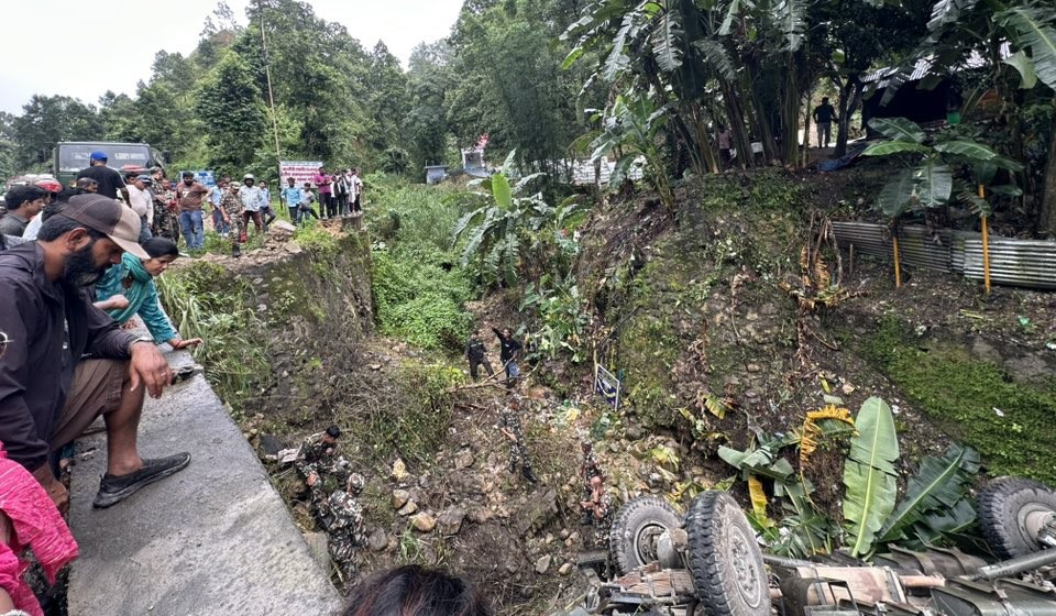 सेना चढेको जिप दुर्घटना, १५ जना घाइते