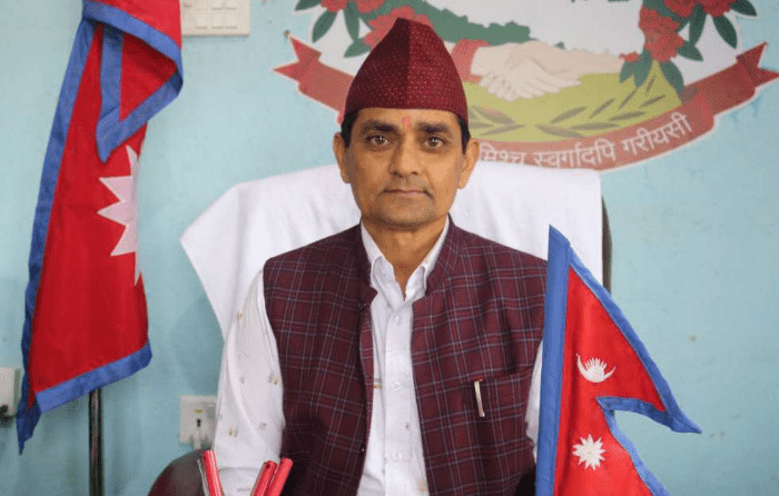 दुई वर्षीय छोरो च्यापी धानबारीमा लुकेर बचेँ : नगर प्रमुख रेग्मी