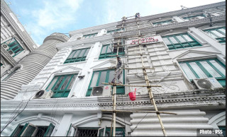 आगजनी भएका सिंहदरबारको बाहिरी भागमा रंगरोगन सुरु