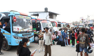 काठमाडौं बाहिरिने यात्रुहरुको बढ्यो चाप, २४ घण्टामा ४३ हजारले छाडे उपत्यका