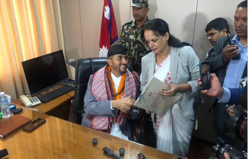 सञ्चारमन्त्रीले पनि गरेनन्  हस्ताक्षर, कर्मचारीलाई  दिए अर्को प्रस्ताव ल्याउन निर्देशन