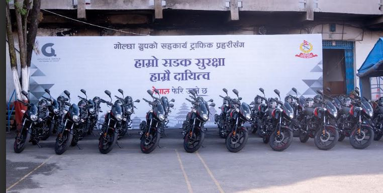 गोल्छा ग्रुपद्वारा ट्राफिक प्रहरी कार्यालय बग्गीखानालाई २० थान मोटरसाइकल हस्तान्तरण