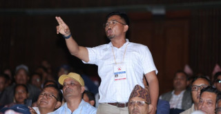 माओवादी बैठकको शुरुमै होहल्ला, पत्रकारलाई  निकालियो बाहिर