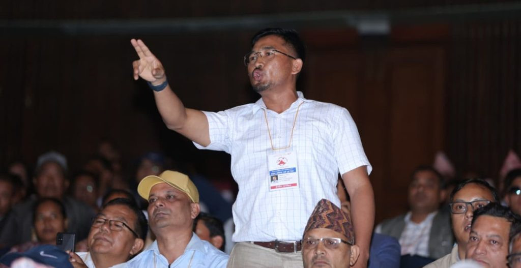 माओवादी बैठकको शुरुमै होहल्ला, पत्रकारलाई  निकालियो बाहिर