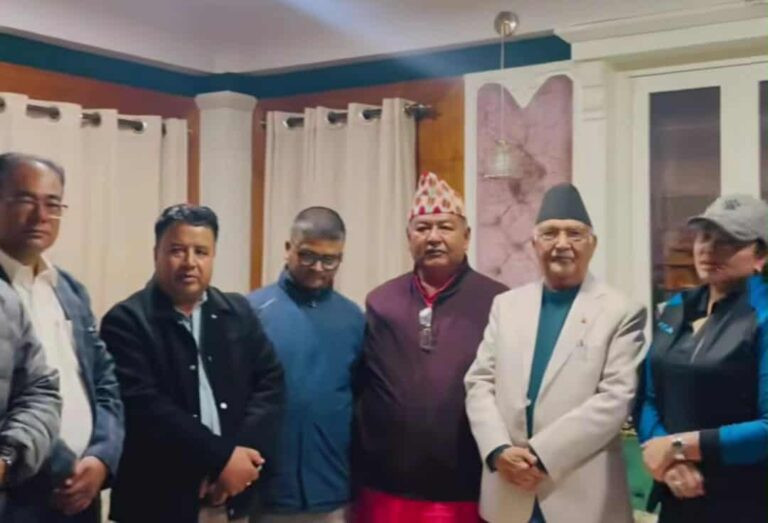 रामकुमारी झाँक्री र किसान श्रेष्ठ ओलीलाई भेटन पुगे गुण्डु, कार्तिक २४ मा एमालेमा फर्कने तय