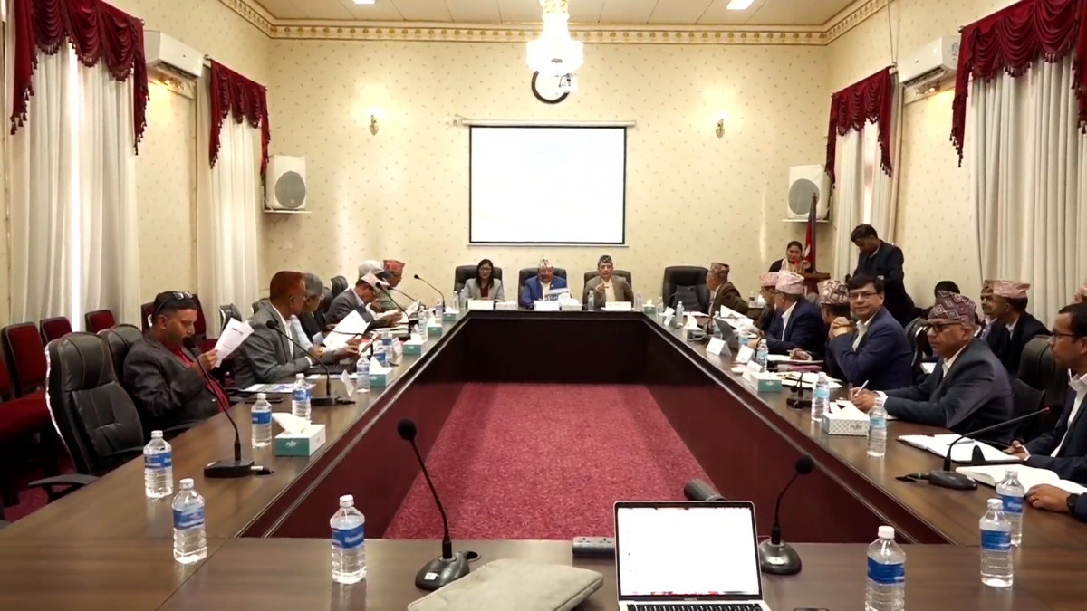 पूर्वप्रमुख निर्वाचन आयुक्त र आयुक्तहरुसँग निर्वाचन आयोगको छलफल