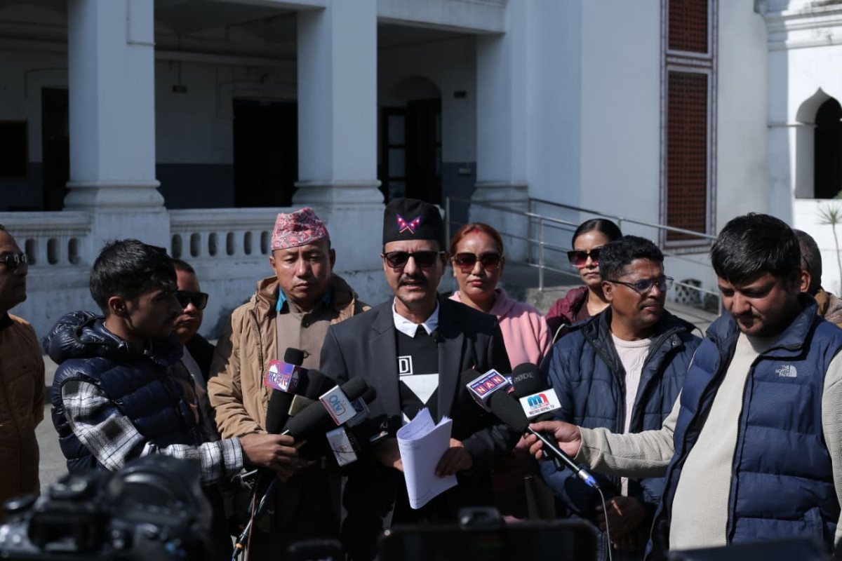 दुर्गा प्रसाईंको नागरिक बचाउ दलले गर्‍यो निर्वाचन आयोग पुगेर सनाखत (तस्बिरहरु)