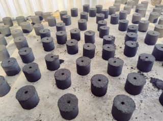 १९ अर्बका नोट जलाएर बनाइयो आगो बाल्ने ब्रिकेट्स