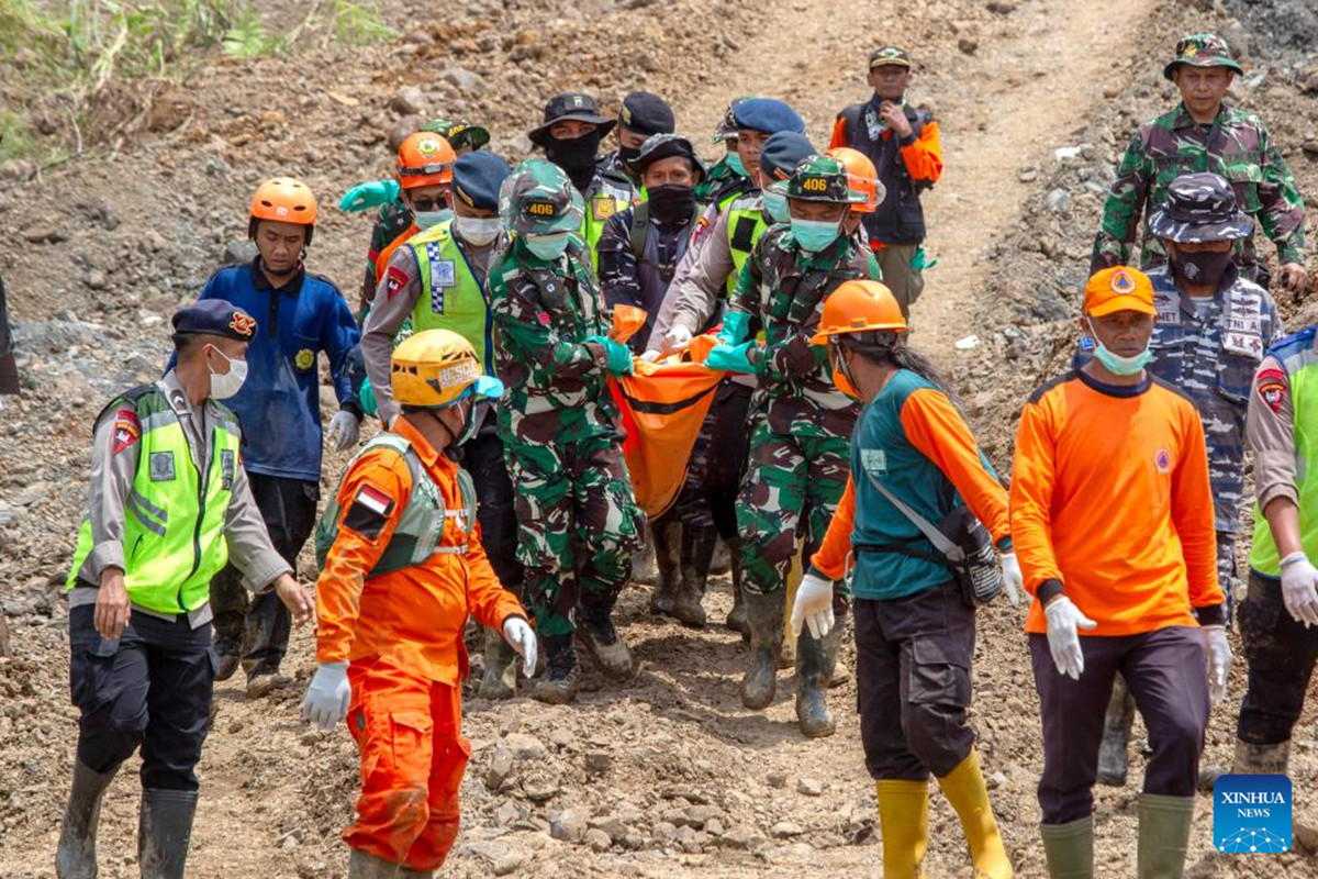 आवासीय क्षेत्रमा पहिरो जाँदा १० जनाको मृत्यु, १८ बेपत्ता