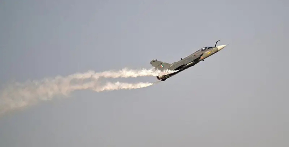 भारतीय वायुसेनाको विमान दुबईमा खस्यो