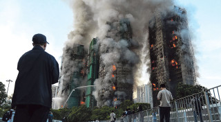 हङकङमा भीषण आगलागीः ४४ जनाको मृत्यु, २७९ जना अझै बेपत्ता