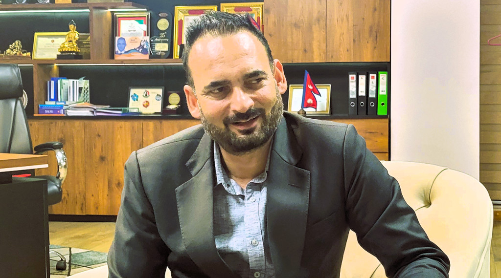 नागरिक उड्डयन प्राधिकरणका महानिर्देशक प्रदीप अधिकारी पक्राउ