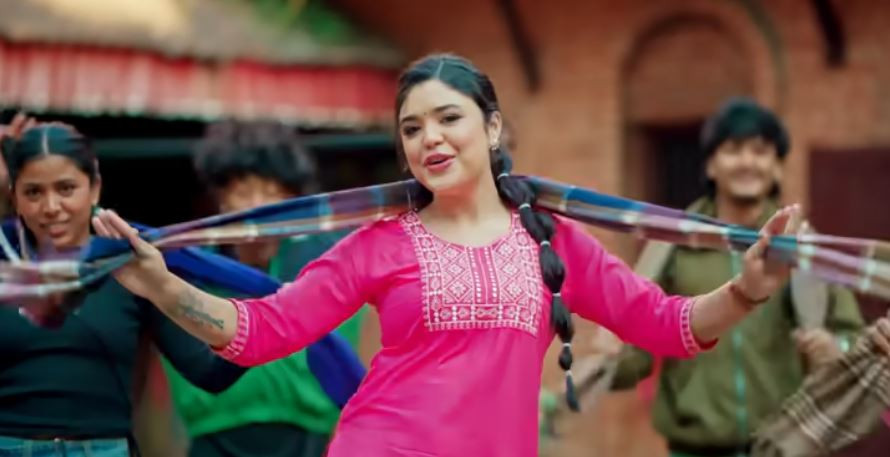 समीक्षा अधिकारीको गीत ‘शिरमा शिरबन्दी’ चर्चामा (भिडिओसहित)