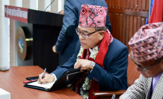 भूमि व्यवस्था मन्त्री कुमारसिंह इङ्नामले सम्हाले कार्यभार