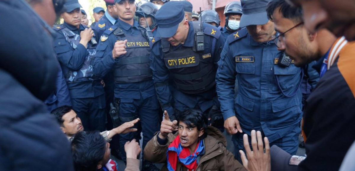 सिंहदरबार अगाडि घाइते जेनजीहरूकाे धर्ना