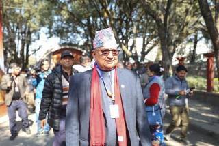 ईश्वर पोखरेलले गराए उम्मेदवारी दर्ता