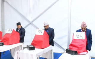 ओलीले ७७ र ईश्वरले ७६ नम्बरको विद्युतीय मतपेटिकामा खसाले मत, लगाए ४० मिनेट