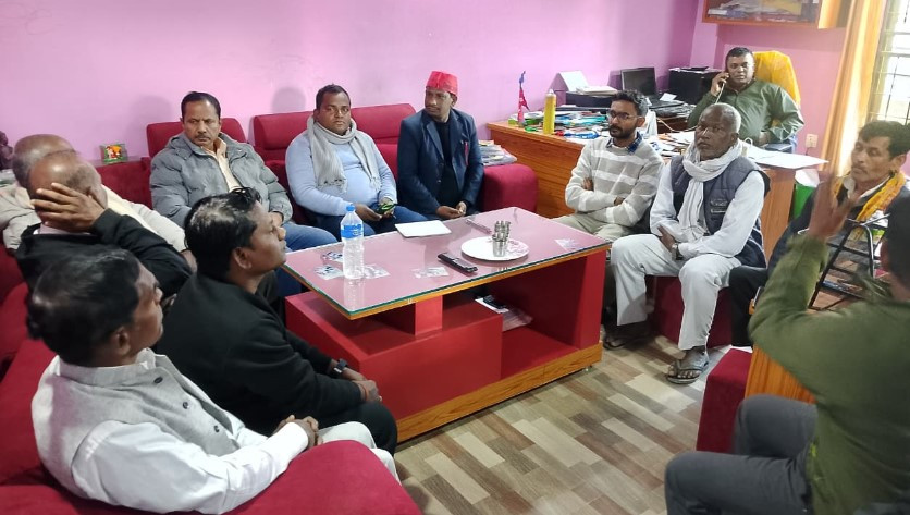 संयुक्त चुनाव चिन्ह ‘बस’ लिएर तीन दलका अध्यक्ष एकै मञ्चमा