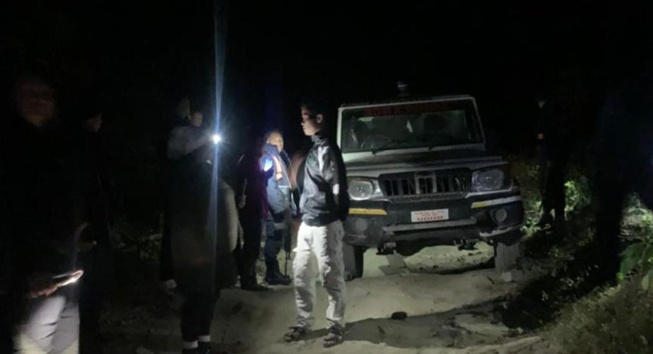 एम्बुलेन्सबाट गाँजा ओसारपसार, प्रहरीले चलायो गोली, दुई जना पक्राउ