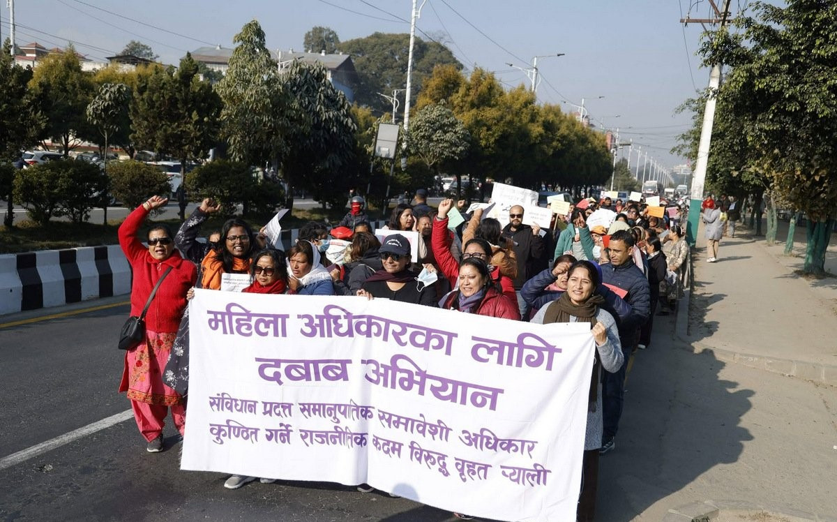 महिला अधिकार दबाब अभियानले दलहरू होसियार भन्दै माइतीघरमा प्रदर्शन