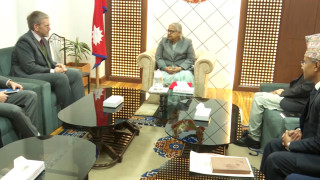 प्रधानमन्त्री सुशीला कार्कीसँग अमेरिकी राजदुत थम्पसनको शिष्टाचार भेट